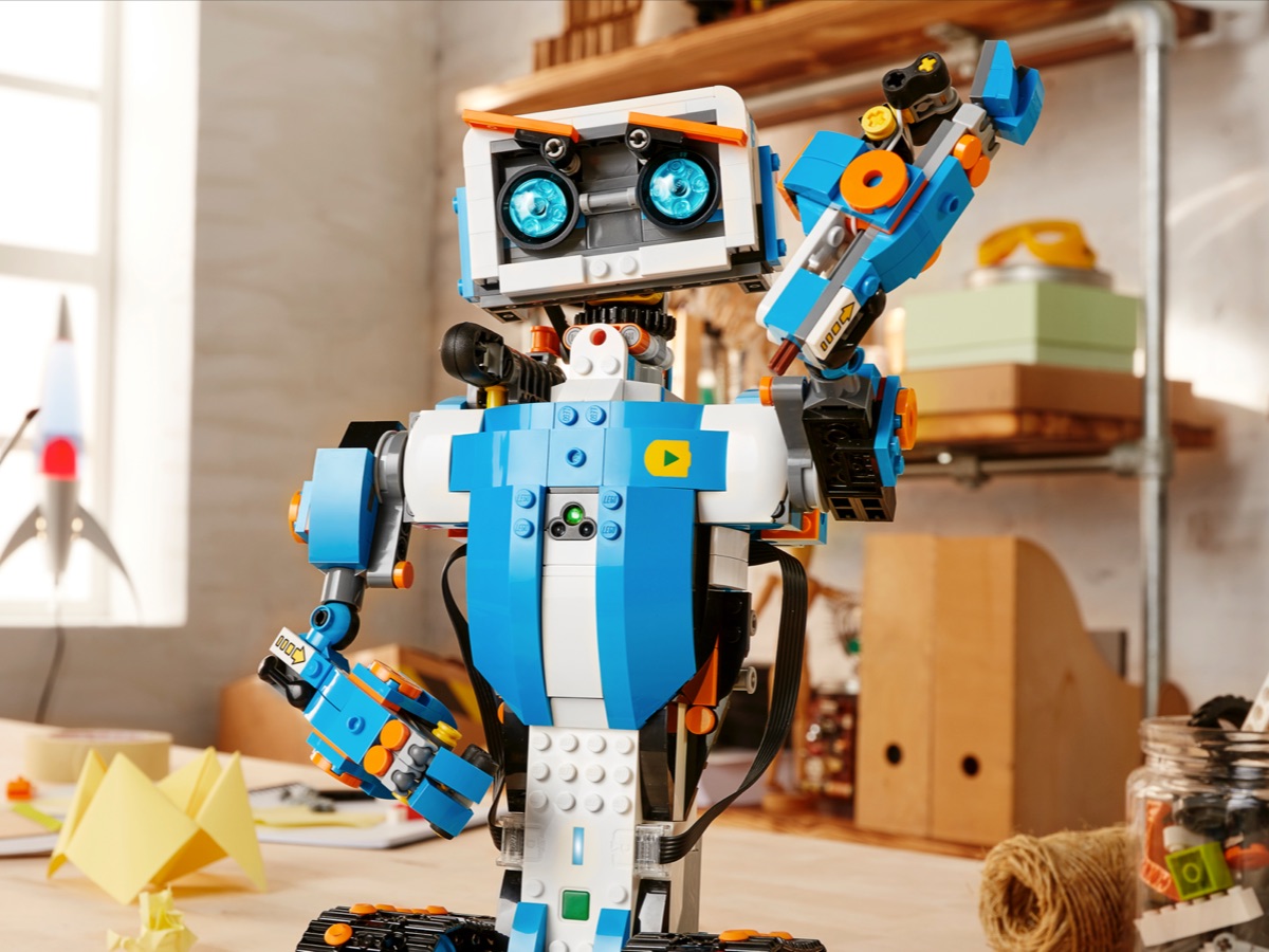 Robots-Sidekick-Tall-intro-1200x900-531850908