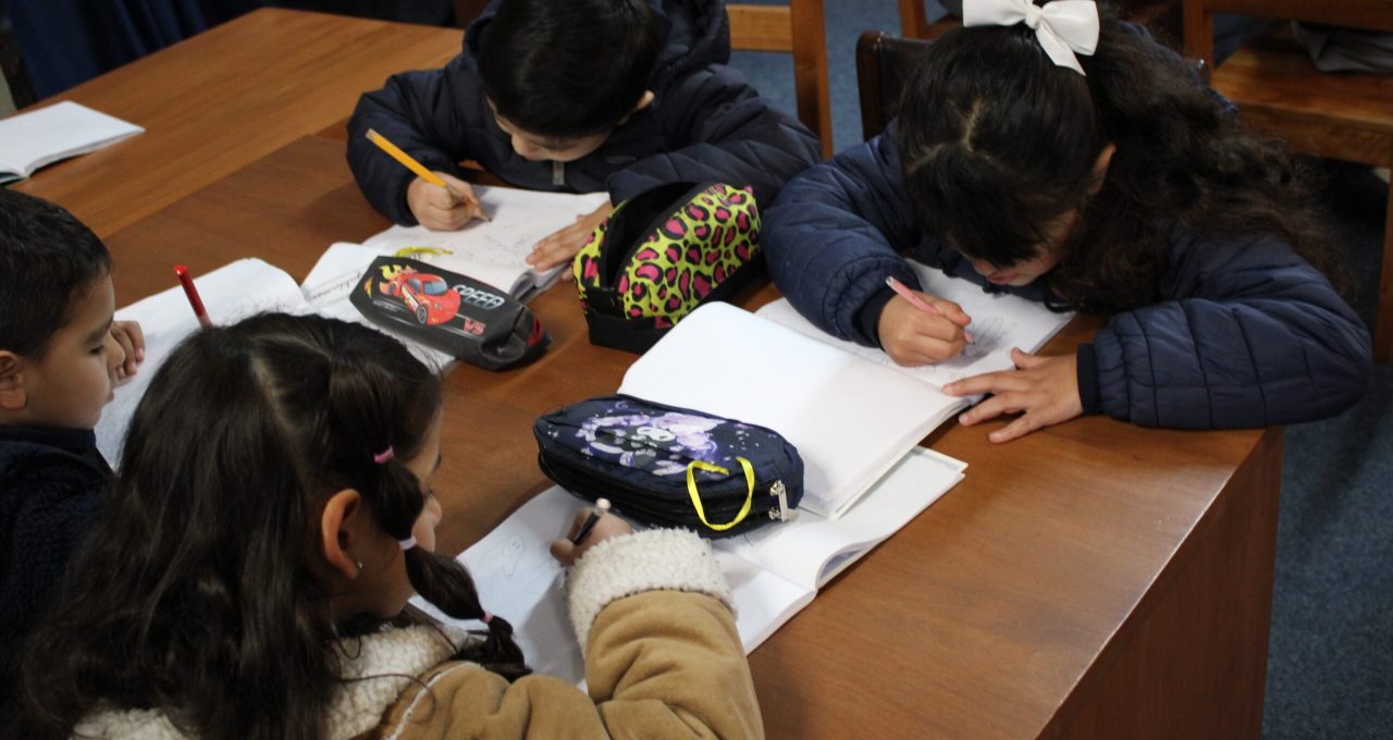 Visita a Biblioteca CRA con los niños y niñas de NT2 A y B.